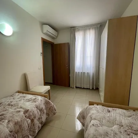 Centrico A 100 Metri Dal Mare. *